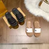 Designer Burs Slides Herr Kvinnor Tofflor Sandaler Pläd Poolkudde Slides London Sliders espadrille Strandskor Flip Flops Plattformstofflor med låda