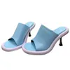 Тапочки с открытым носком на высоких каблуках, роскошные женские дизайнерские туфли, классические сандалии с буквами, блестящие бриллиантовые пляжные туфли, сексуальные туфли на шпильках для вечеринок, летняя нескользящая уличная обувь