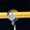 Boucles d'oreilles argentées de luxe pour dames Embellissement de diamant unique brillant plein de strass Triangle S925 Silver Needle Jewelry