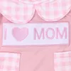 의류 세트 아기 새로운면 짧은 슬리브 핑크 티셔츠 세트 둥근 목 나는 엄마 자수 소년 최고 옷과 분홍색 격자 Sh AA230426
