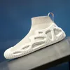 Scarpe da ginnastica casual da uomo Calzini comodi Scarpe da passeggio 2023 Nuove scarpe casual da uomo comode da primavera Sneakers leggere Scarpe da uomo