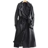 Kvinnorjackor Lautaro Autumn Long Black Leather Trench Coat för kvinnor långärmad bälte lapel lyxig vår brittisk stil ytterkläder mode 231124