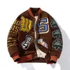 Herrjackor broderi varsity jacka män kvinnor bokstav vinter förtjockar baseballjackor hip hop ullrock varmt utkläder bombplan parkas brown 231124