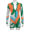 Kobiety Jumpsuits Rompers Kobieta z długim rękawem Krótki skrót kontrastowy kolor Graffiti Print Front Button Bodysuit 3color S-L KJ16457 230426