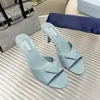 2023 dames hoge hak sandalen glanzend lederen midden hiel driehoek metaal gegraveerd micro label Summer Beach Slide Slippers