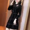 Casual Dresses Golden Velvet Dress Female 2023 Spring Autumn Royal Sister Temperament Light mogen Vind Flanged spets i mitten av längden botten