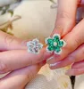 Trauringe Exquisite Glänzende Grüne Edelstein Blume Kristall Offener Ring Schillernder Kubikzirkon Strass Für Frauen Party Schmuck