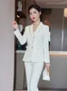 Kadın Suit Blazers Blazer Pantsuits İki Parçalı Set Office Bayanlar Kadın Beyaz Pembe İş Eklenmiş ve Pantolon Resmi Takım 230426