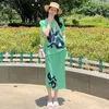 Robes de travail Miyake Summer Fresh Women's Two Piece Set Korean Fashion Printing High Grade Loose Top Slim Fit Demi-jupe Voyage Polyvalent