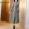 レディースウールブレンドランXiang Cheng 2023 autumnwinter Coat Mid Length Slim Style Plaid Gray 231124