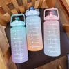 Garrafa de água partable de 2l, copos reutilizáveis de cor gradiente de plástico de grande capacidade, chaleira esportiva fitness com susto de tempo