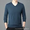 Suéteres para hombre, suéter con cuello en V de otoño, prendas de punto de estilo coreano, Jersey ajustado, camisa de fondo de Color sólido, gota de una pieza