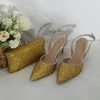 Zapatos de vestir 2024 Llegada Oro Punta puntiaguda Boda nupcial y bolso Mujer Bombas altas Tacón fino Fiesta Slingbacks poco profundos