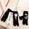 Damensocken, 5 Paar, gekämmte Baumwolle, zwei Zehen, niedliche Blumen, Kunst, Mittelschlauch, Tabi-Socken, japanische, schwarz-weiße Jacquard-Split