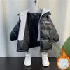 Куртки для мальчиков, одежда с хлопковой подкладкой, одежда для маленьких детей, кожаная куртка, зимнее плотное пальто для средних и больших детей, 231124