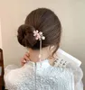 ヘアクリップ中国語スタイルエレガントなピンクカラーフラワーヘアピン女性デリケートビンテージタッセルヘッドドレスジュエリーアクセサリーギフト