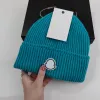 Beanie Skull Caps sombrero de invierno cálido Diseñador Beanie Beanie Invierno de punto MONCLR para hombre para mujer Cap Italiano de moda Sombrero cálido Moda masculina Stretch Woo