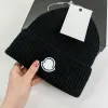 Beanie Skull Caps sombrero de invierno cálido Diseñador Beanie Beanie Invierno de punto MONCLR para hombre para mujer Cap Italiano de moda Sombrero cálido Moda masculina Stretch Woo