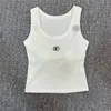 2024 Vest Yoga Tank Indoor Sport Bra Fiess Vest Gym Ubrania Kobiety bielizny Wyściełane TEE TEE TOPS Half Pasp MGJ668