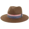 Berretti QBHAT Estate Paglia di carta Cappelli da sole a tesa larga Uomo Donna Stile britannico Jazz Fedora Cappello da spiaggia Cappello da cowboy con nastro bandiera americana