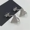 Boucles d'oreilles argentées de luxe pour dames Embellissement de diamant unique brillant plein de strass Triangle S925 Silver Needle Jewelry