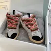 Tasarımcı Ayakkabı Örgü Dokuma Bağlantı Stili 90'lar Olağanüstü Sneaker Nappa Erkekler Kadın Eğitmenler Klasik Ayakkabı Buzağı Buzağı Kauçuk Kabartmalı Deri Burucu Sneakers Çanta