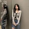 女性用Tシャツ韓国スタイルY2Kサスペンダーカーディガン秋のセクシーなVネックシンデザインセンスファッションクロス包帯トップ2ピースセット230427