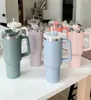 Pronto para enviar 40 onças copos rosa quente copos canecas com alça tampas de copos isolados palha aço inoxidável copo termos de café tem logotipo