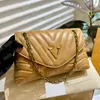 Moda omuz çantası tasarımcıları retro altın zincir çantalar bayanlar katlanır bağlantı elemanı mailman çanta deri v çanta bayanlar rahat crossbody çanta