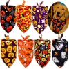 Tillbehör 50st Dog Bandana Halloween Pet levererar Small Dog Cat Puppy Bandanas Scarf Holiday Dog Accessories Pumpkin Skull Dogs Bandana