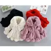 Set di abbigliamento Nuovo peluche addensato Abbigliamento per bambini Giacche Autunno Inverno Abbigliamento in cotone Faux Parka Ragazze Cappotti caldi con cappuccio R231127