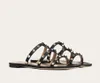 Pantoufle de sandale d'été diapositive chaussures cloutées plates Garavani Rocks sandales en cuir nappa noir blanc slip sur sandaies cool designer de luxe avec boîte