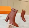 Bottes de créateur luxueuses et confortables pour femmes, semelle extérieure en caoutchouc délicate, en cuir, cheville Martin, à la mode, 35-41, nouvelle collection 2024