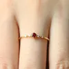 Bröllopsringar mengyi Enkel och liten rund röd zirkon för kvinnor gyllene engagemang kvinnliga smyckesfestgåvor