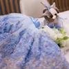 ドレスペット犬の服ファッション豪華な手作りの手作りの刺繍花ビッグボウプリンセスドレスレースレーステールウェディングドレス小さなミディアムドッグ