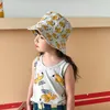 Caps Hats Bobo Chapéu infantil Verão Mesmo estilo Girls 'Cartoon Strawberry Print Outdoor Protetor solar Fisherman 230427