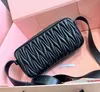 Geplooide crossbodytas Schoudertas Dames Handtassen met ritssluiting Leren vierkante clutches Verstelbare riem Mobiele telefoonzak Portefeuilles Zwart