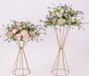 パーティーデコレーション10pcs Vase Gold White Flower Stand 70cm 50cmメタルロードリードウェディングセンターピースフラワーラックイベント2887206