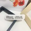 2023 New Miu Simple Flash Diamond Letter Edge Fairy Headwear Shark Clip Style Hair Accessoires 10a