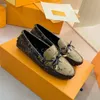 Tasarımcı Elbise Ayakkabı Erkek Kadın Loafers Klasik Slip-On Luxurys Vintage Moccasin Metal Düğmesi Gerçek Deri Marka Oxfords Gasit Ayakkabıları Kutu 35-46