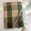 2023 neue Koreanische Winter Imitation Kaschmir Plaid Schal männer und Frauen Quaste Schal Warm Hals lange seidenschals großhandel bemalte schals