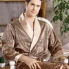 Robes pour hommes S à 5XLMen Chemise de nuit Satin Soie Robe Shorts Set Kimono Peignoir Section mince Vêtements de nuit Été Casual Home Print Gold Home Robe 231127