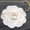 Collar colgante para mujer Chapado en oro Gargantilla de acero de titanio Fiesta de bodas Cristal Diamante Marca Carta Joyería de mujer Regalo de Navidad