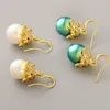 Nuovi orecchini a forma di fiore piccolo intarsiati con perle colorate personalizzati e temperamentali Orecchini eleganti di perle di alta qualità da donna