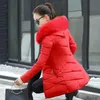 Läderkvinnor Vinterjacka och kappa stor päls krage huva ner parkas koreansk tjock bomull vadderad grundläggande toppar långa dam vaddad 529