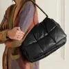 イブニングバッグPUクラムシェル女性用高級デザイナーのハンドバッグとファッションのファッション縫製スレッドシンプルな菱形ショルダーバッグの2023