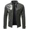 Herrjackor Herrens Autumn Shiny Leather Jacket Fashion Självodling Stand-up Collar Motorcykeldräkt PU Handsome Short Top S-5XL 231127