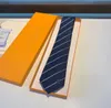 Designer Business Cravates Cravates De Soie De Mode Pour Hommes Lettre Broderie Mens Banquet Robe Designers Treillis ChemiseCravates 4 Couleur Cravates Avec Boîte