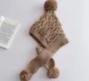 リトルガールズポンポンかぎ針編みの編み帽子幼児の子供たちのねじれ手作りベルベットライティングウォームビーニーチルドレンパーティーキャップS0878