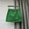 Faldas de moda verde mezclilla corta para mujer verano 2023 chic niña irregular botón oblicuo elasticidad de la cintura alta jean mini falda